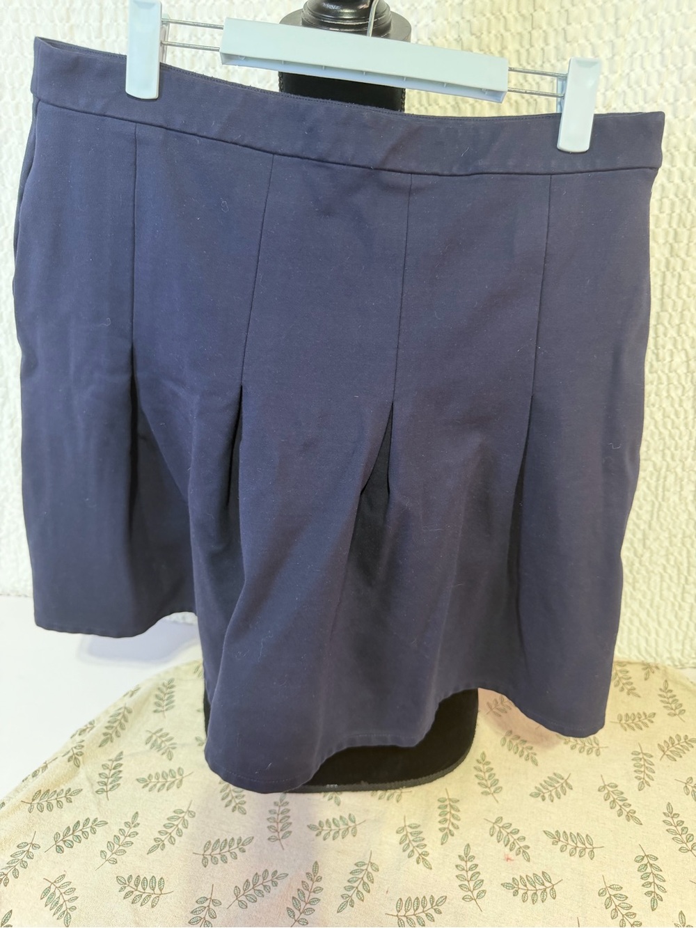 Boden Navy Pleated Skort